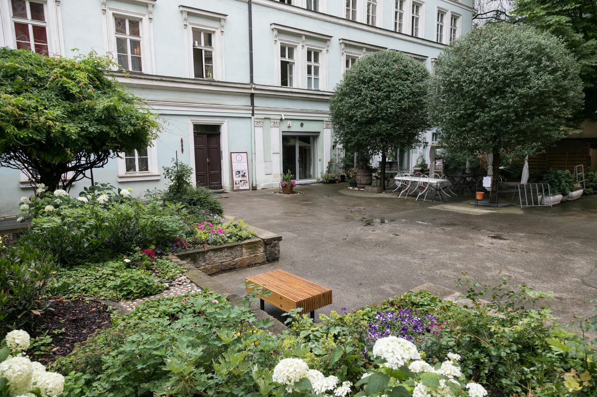Welcome Charles Bridge Apartments Prag Exteriör bild